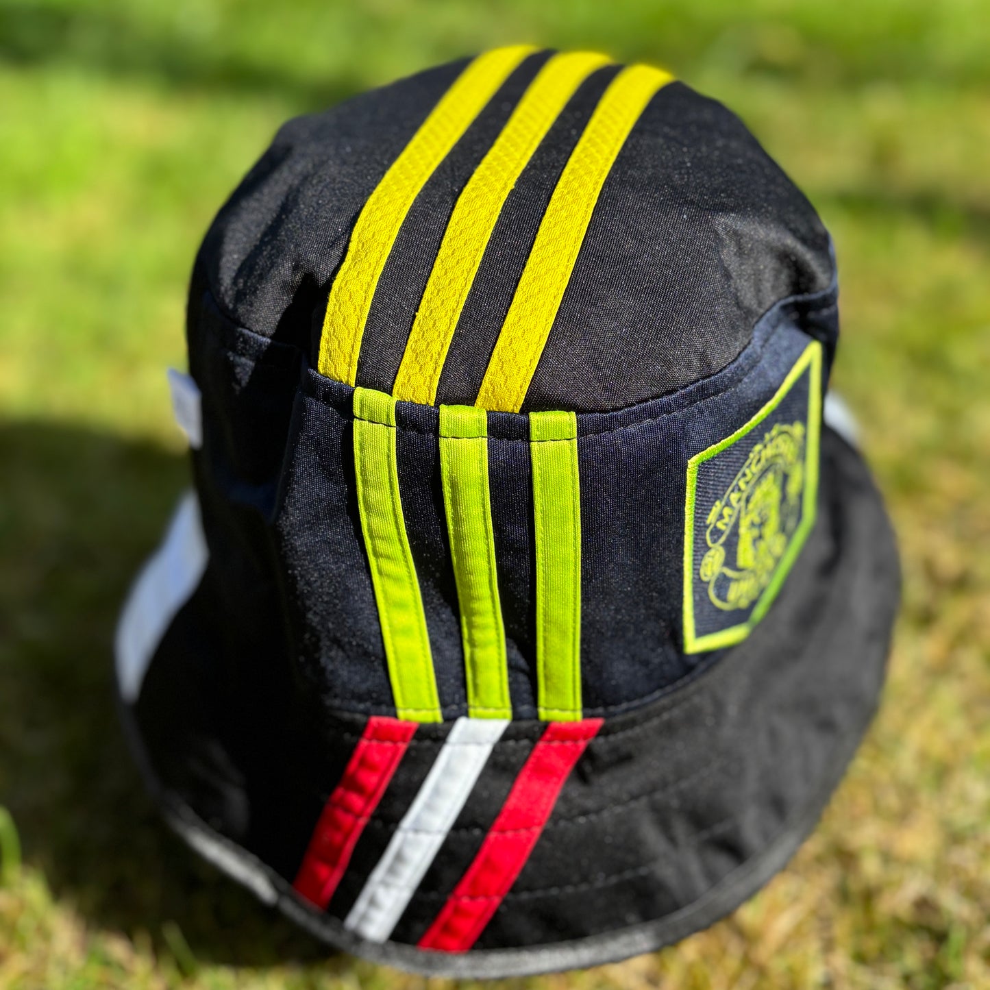 Oasis x Manchester United bucket hat (adult 62-63 cm) - handmade from shirts