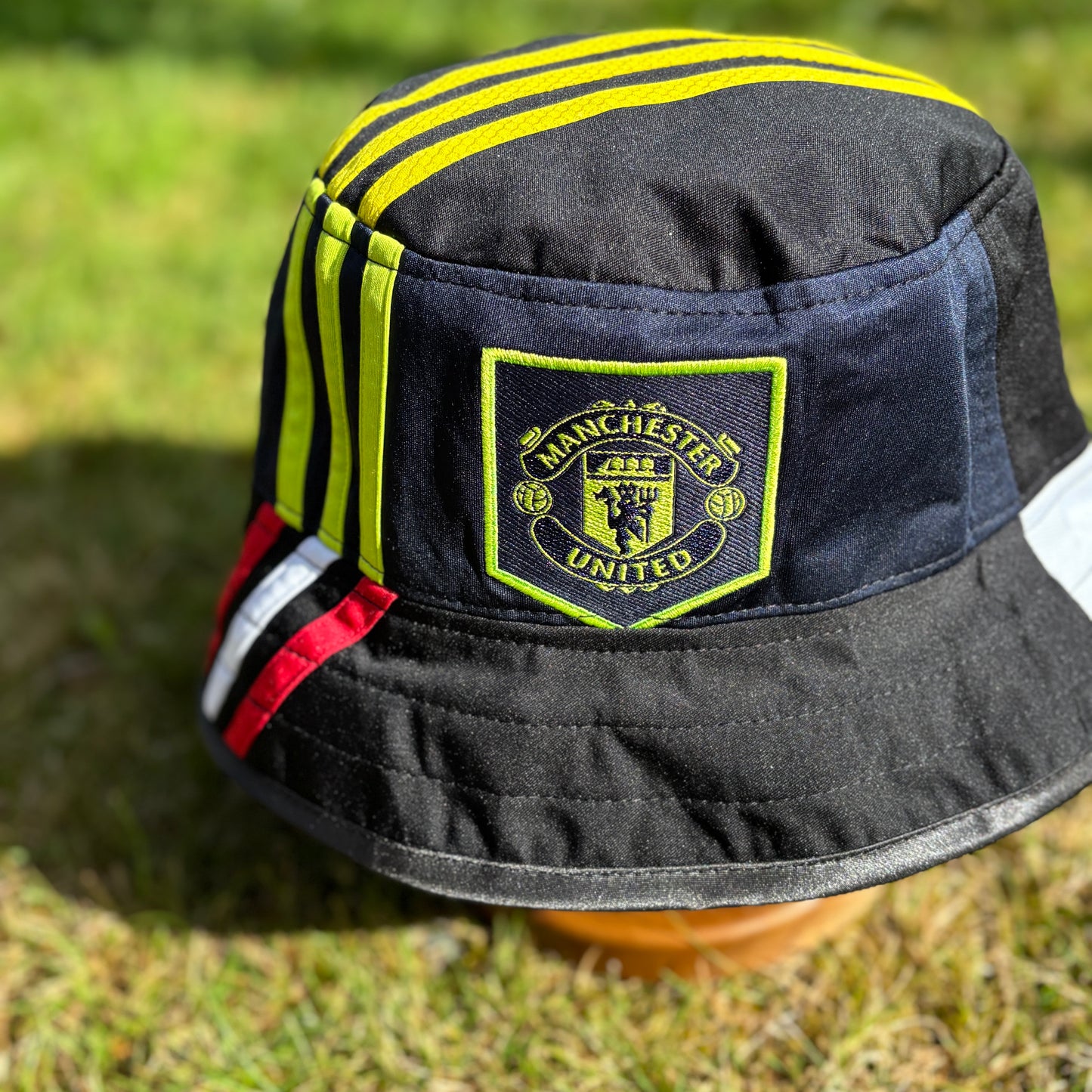 Oasis x Manchester United bucket hat (adult 62-63 cm) - handmade from shirts