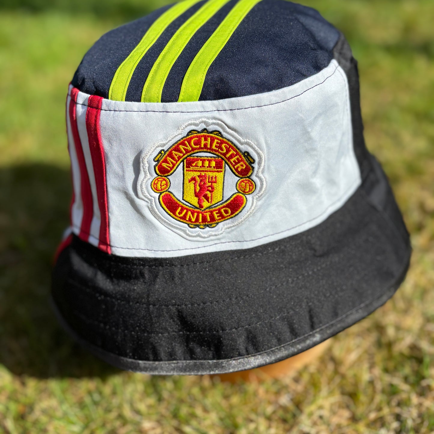 Oasis x Manchester United bucket hat (adult 62-63 cm) - handmade from shirts