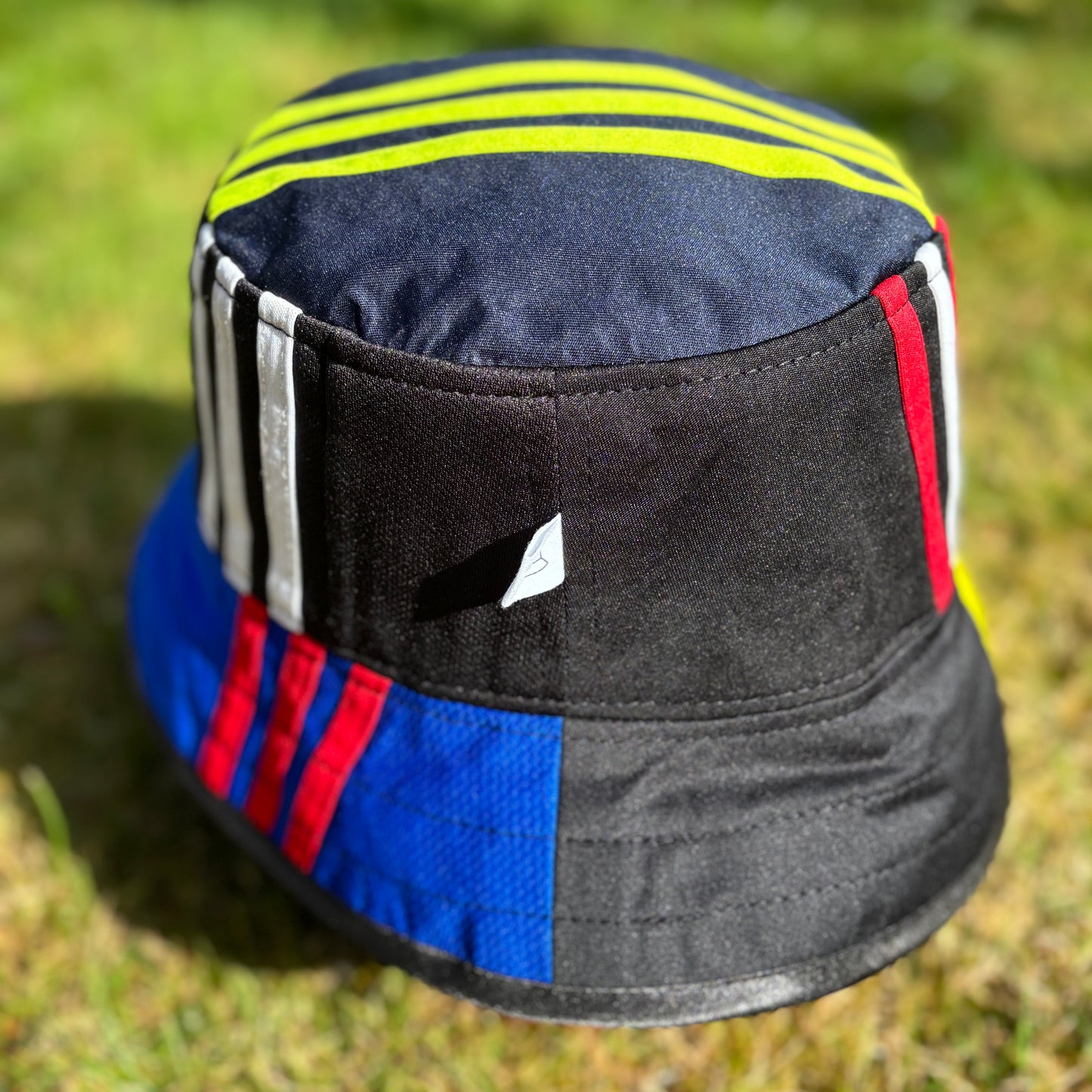 Oasis x Manchester United bucket hat (adult 62-63 cm) - handmade from shirts