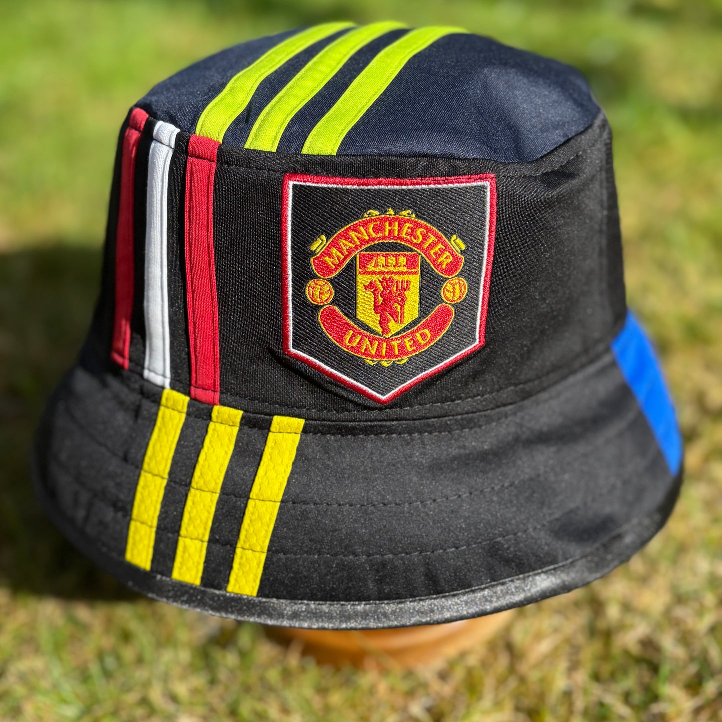 Oasis x Manchester United bucket hat (adult 62-63 cm) - handmade from shirts