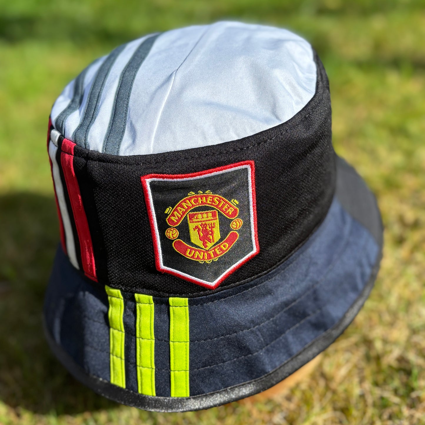 Oasis x Manchester United bucket hat (adult 62-63 cm) - handmade from shirts