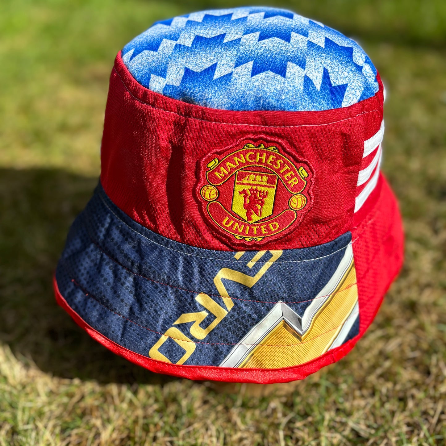 Manchester United bucket hat (Youth/Small Adult 59-60 cm) - made from real shirts