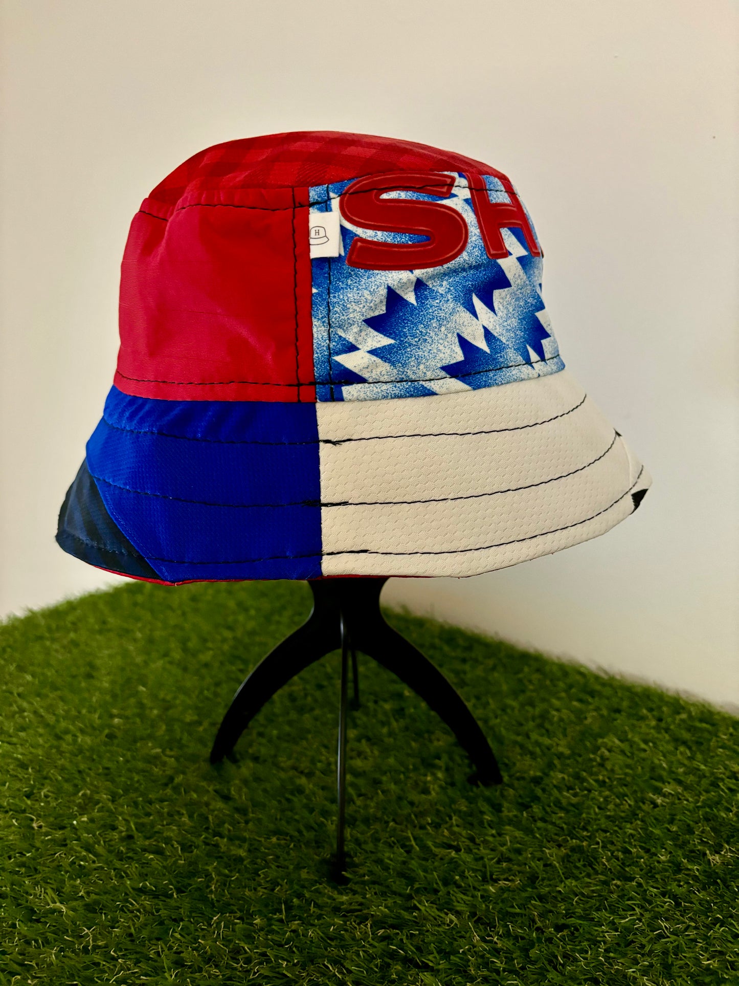 Manchester United bucket hat (Adult XL - 66cm) - made from real shirts