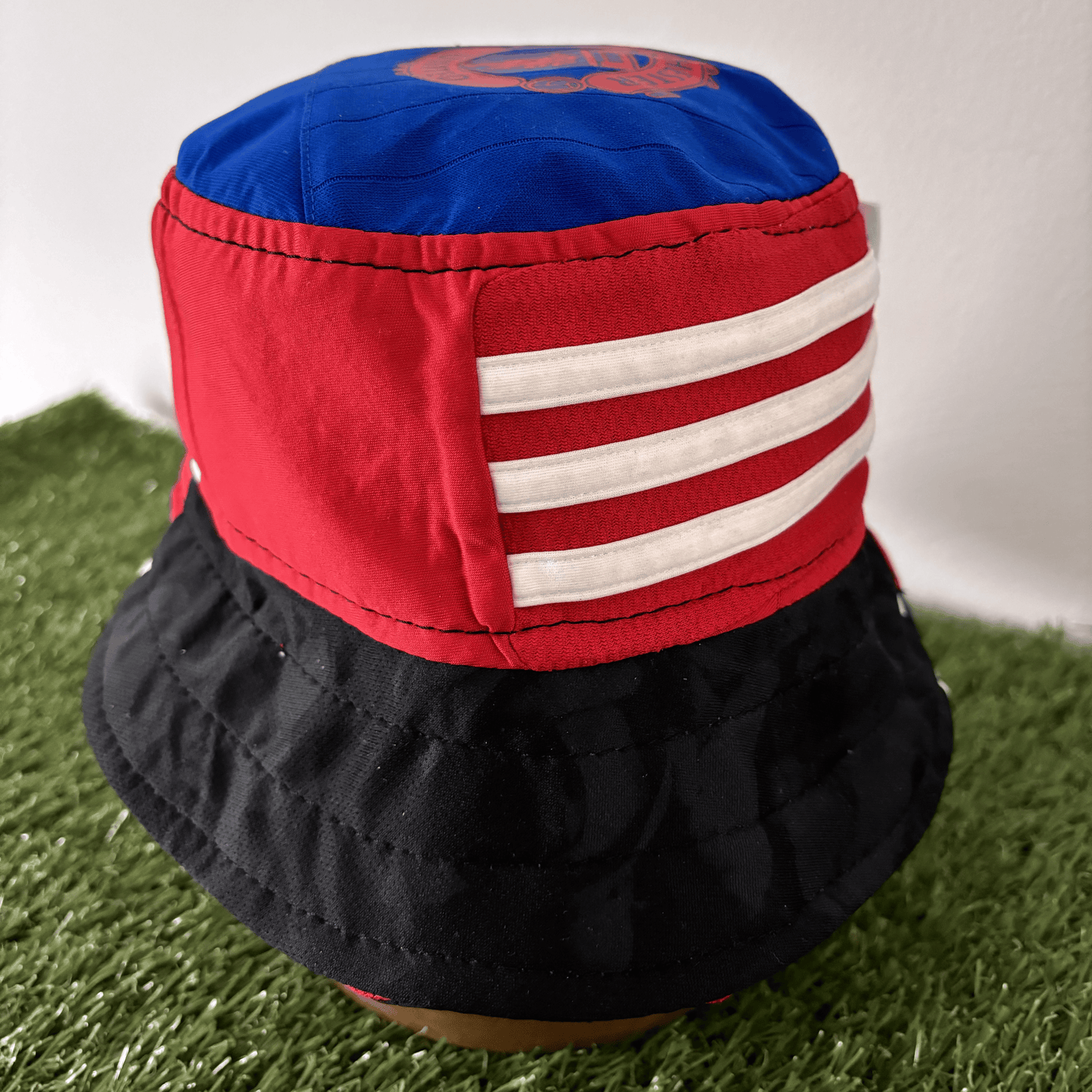 Manchester United bucket hat (Youth 57-58 cm) - made from original shirts