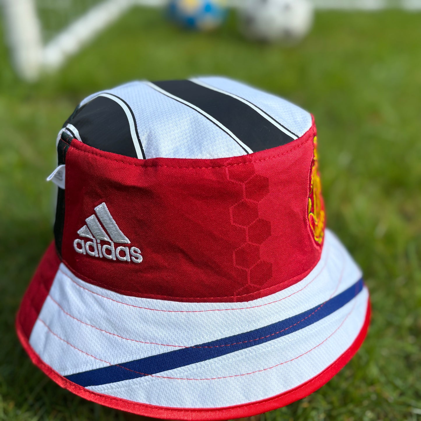 Manchester United bucket hat (Adult 62-63 cm) - made from original shirts
