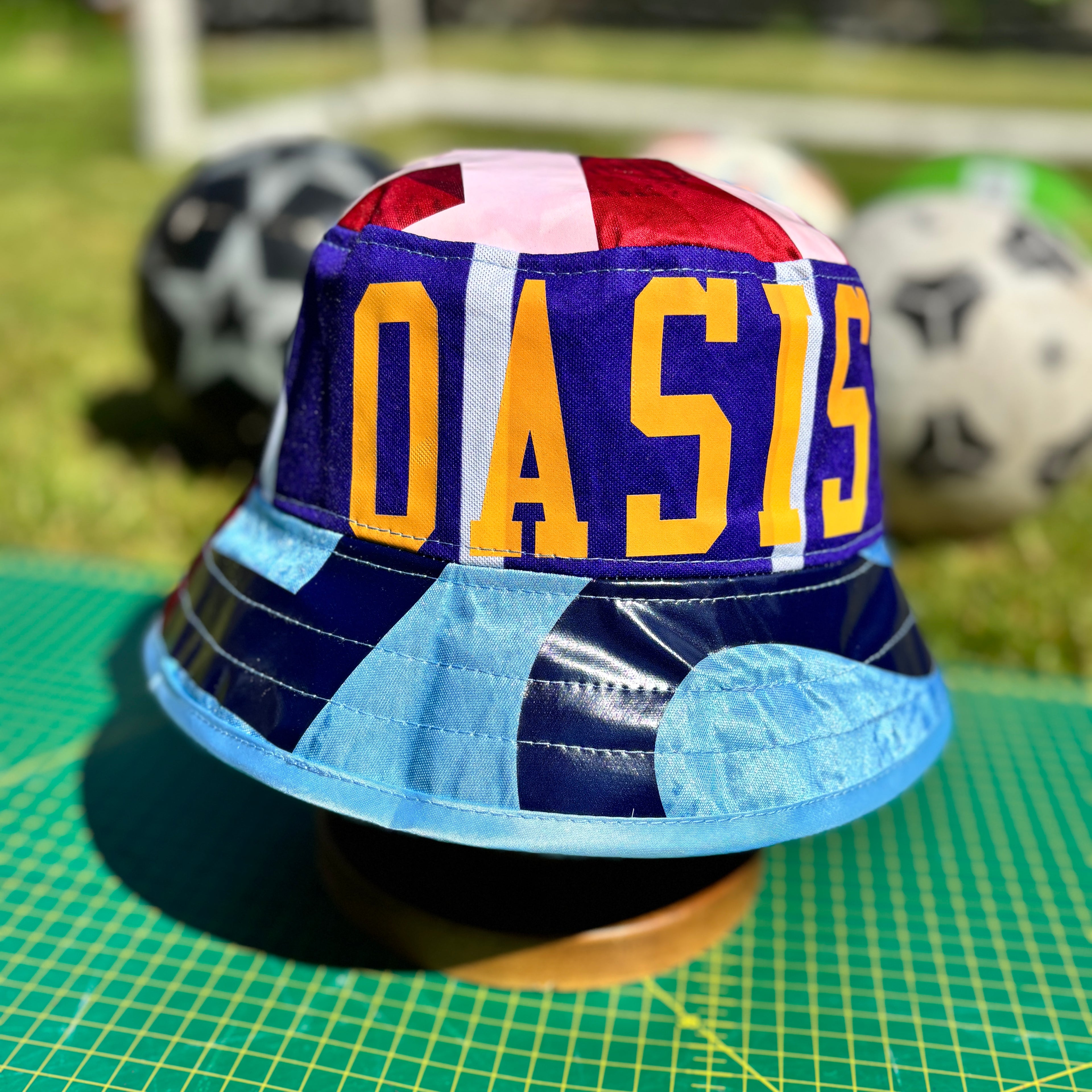 Oasis x Manchester City bucket hat (adult 62-63 cm) - handmade from retro shirts