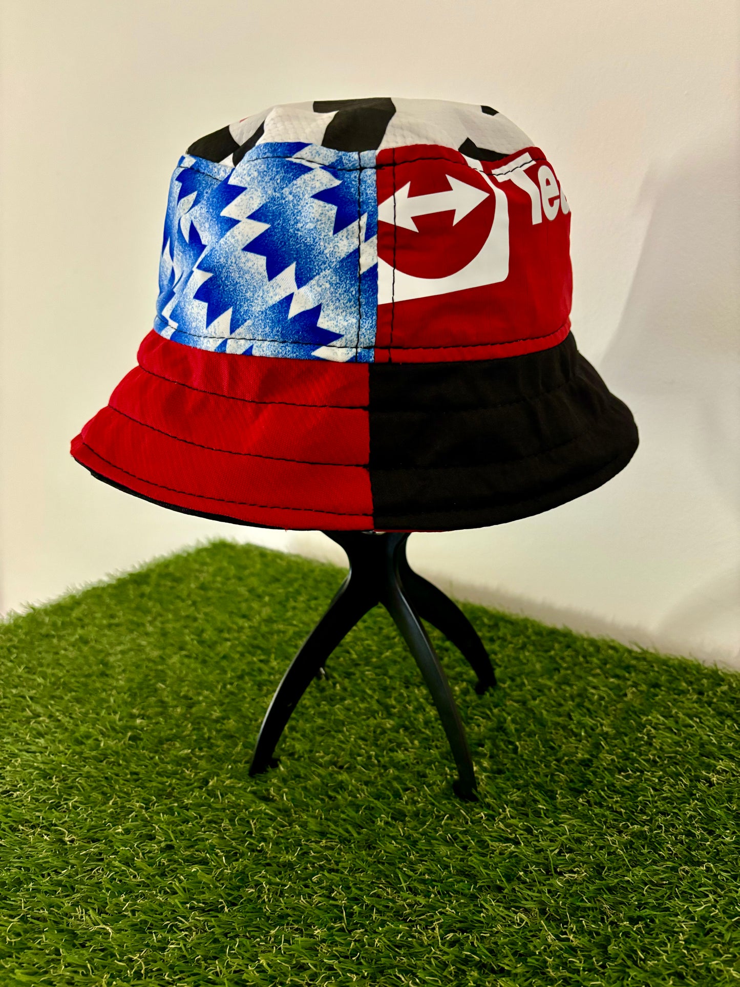 Manchester United bucket hat (Adult XL - 66cm) - made from real shirts