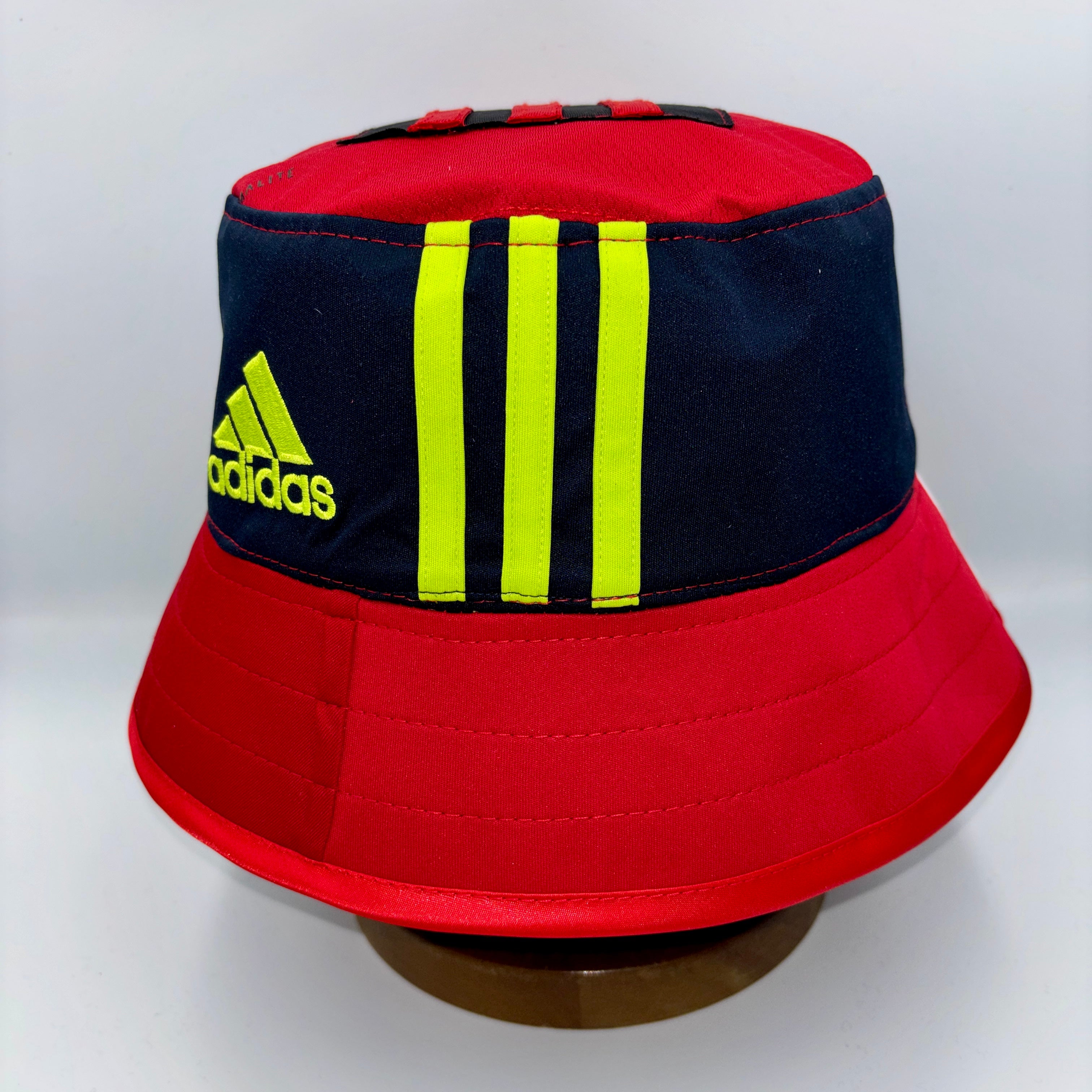 Manchester United bucket hat (adult 62-63 cm) - handmade from replica kits