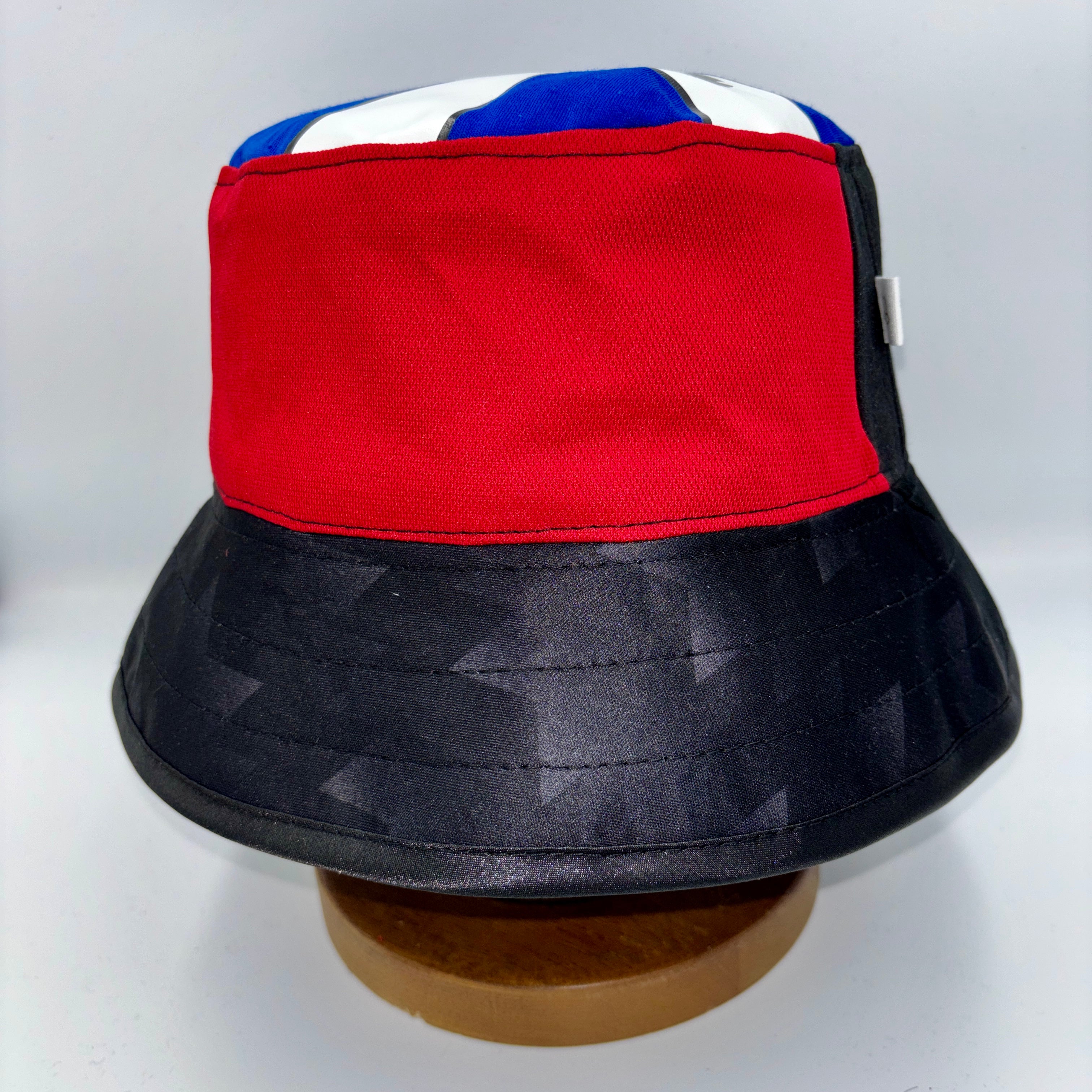 Manchester United bucket hat (adult 62-63 cm) - handmade from replica kits