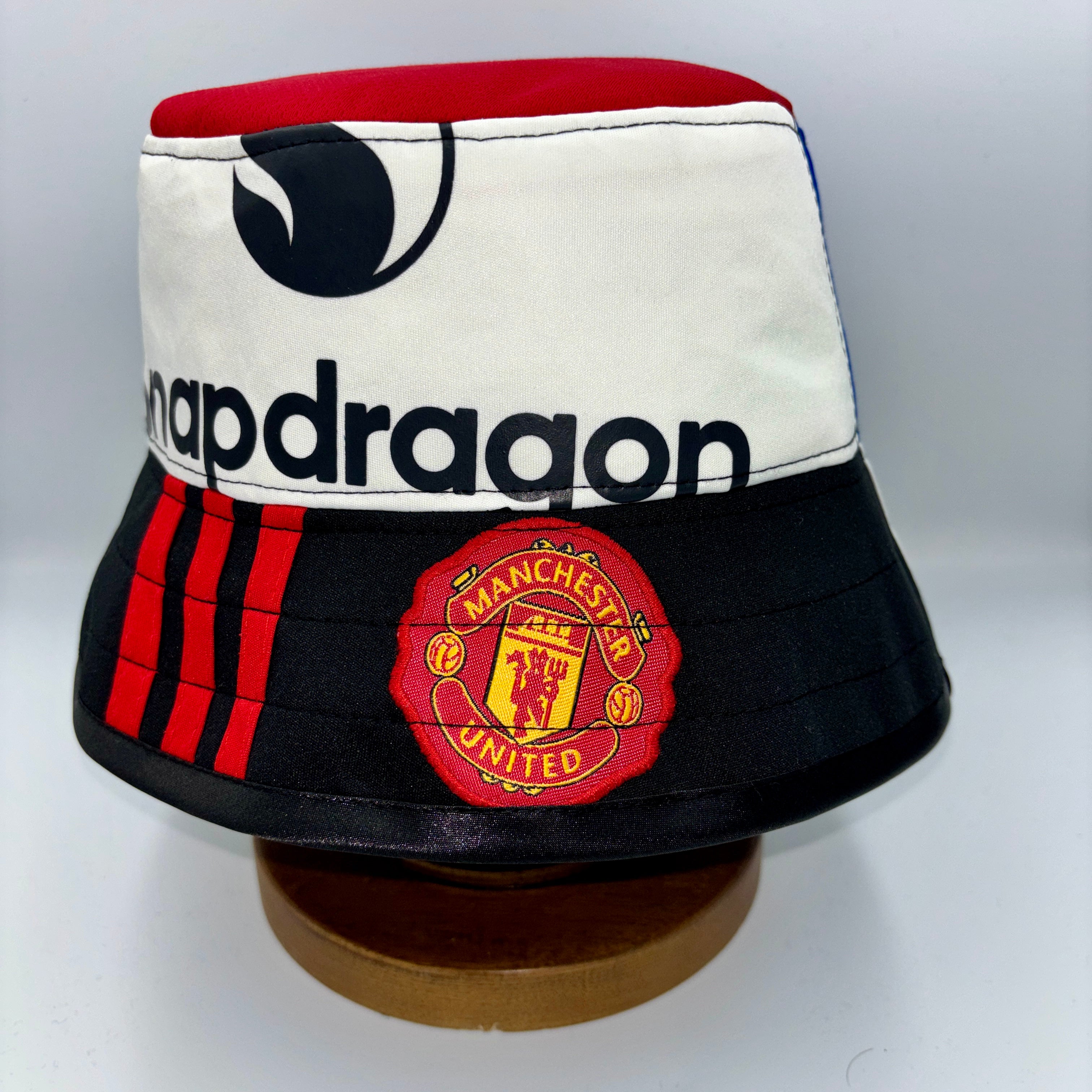 Manchester United bucket hat (adult 62-63 cm) - handmade from replica kits