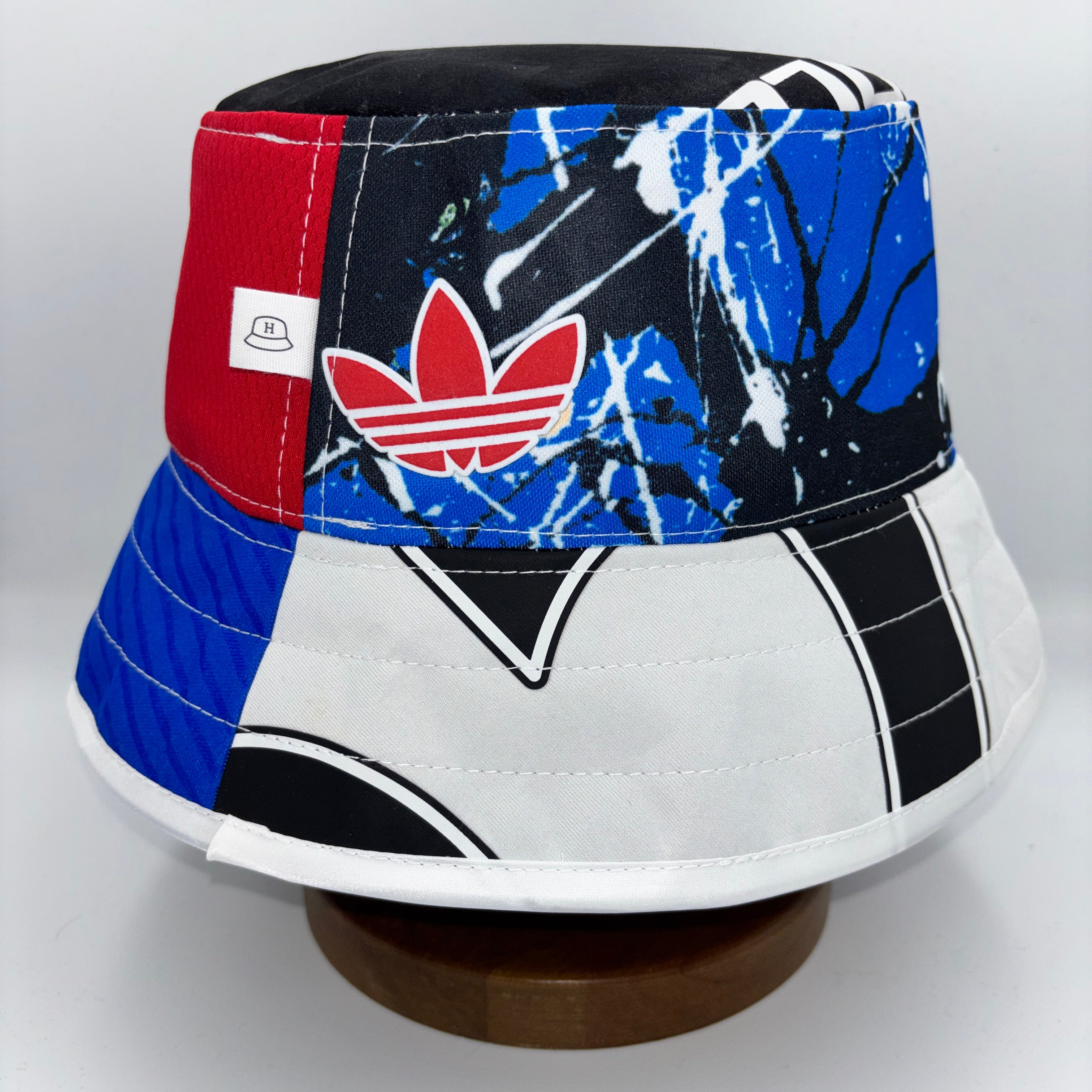 Manchester United bucket hat (adult 62-63 cm) - handmade from replica kits