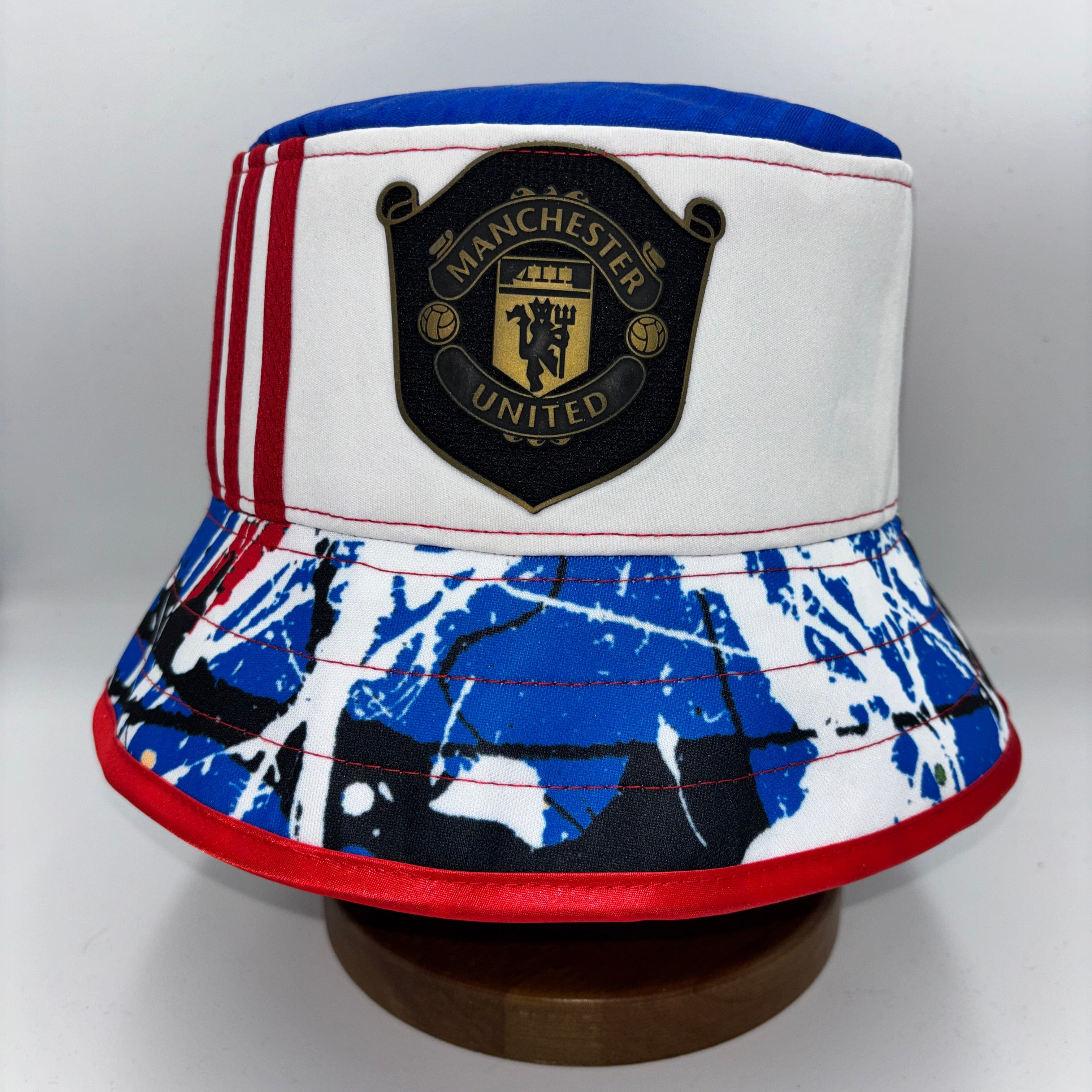 Manchester United bucket hat (adult 62-63 cm) - handmade from replica kits