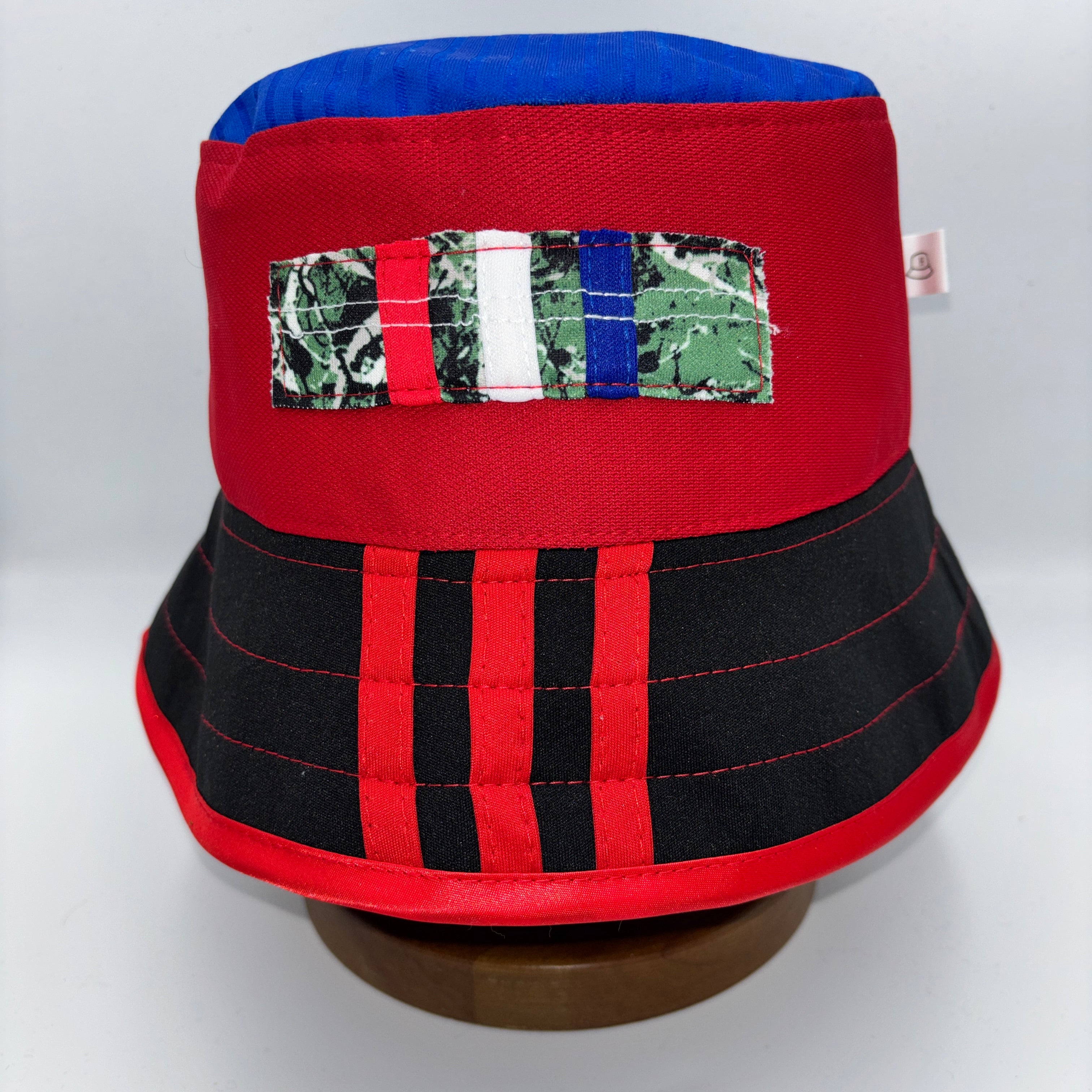 Manchester United bucket hat (adult 62-63 cm) - handmade from replica kits