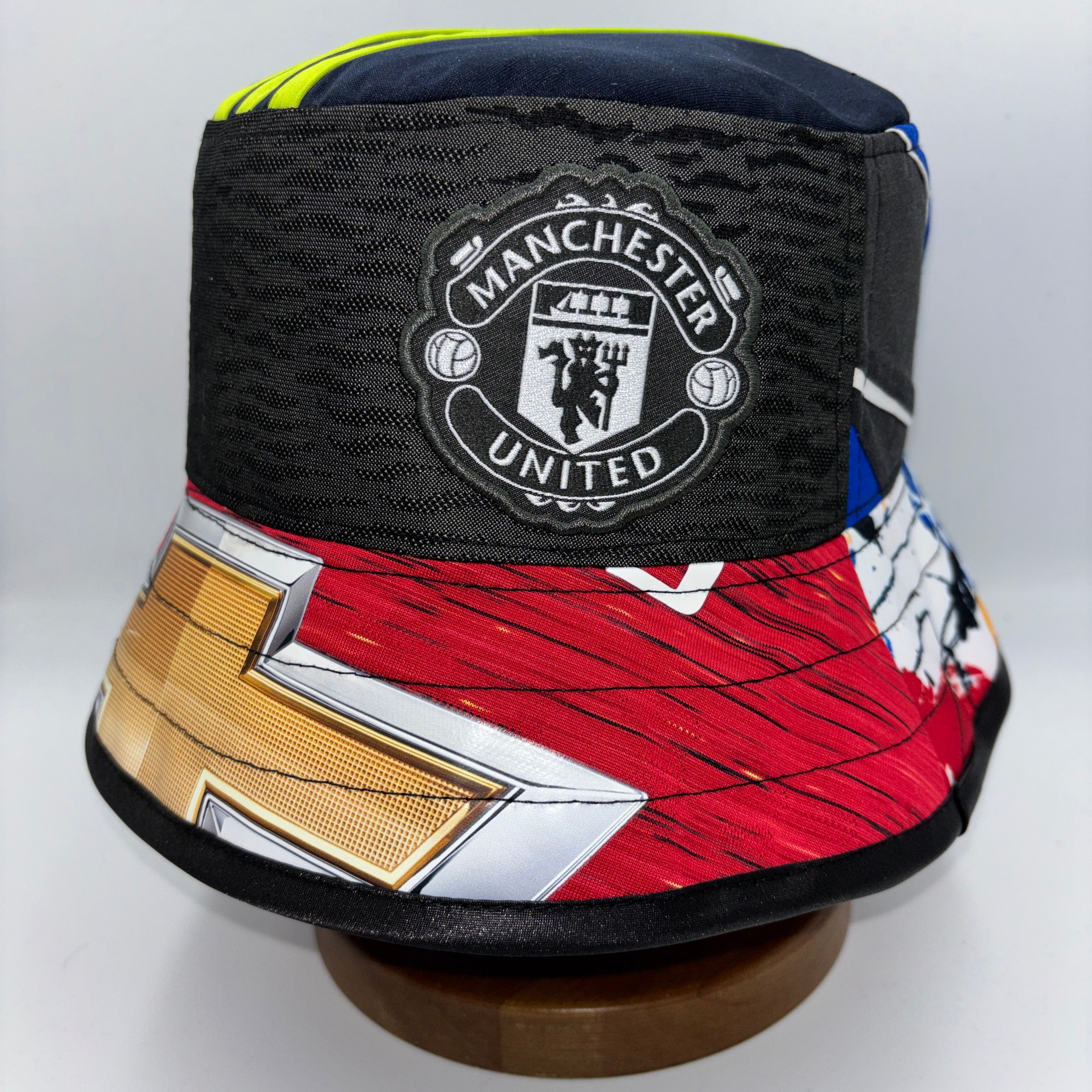Manchester United bucket hat (adult 62-63 cm) - handmade from replica kits