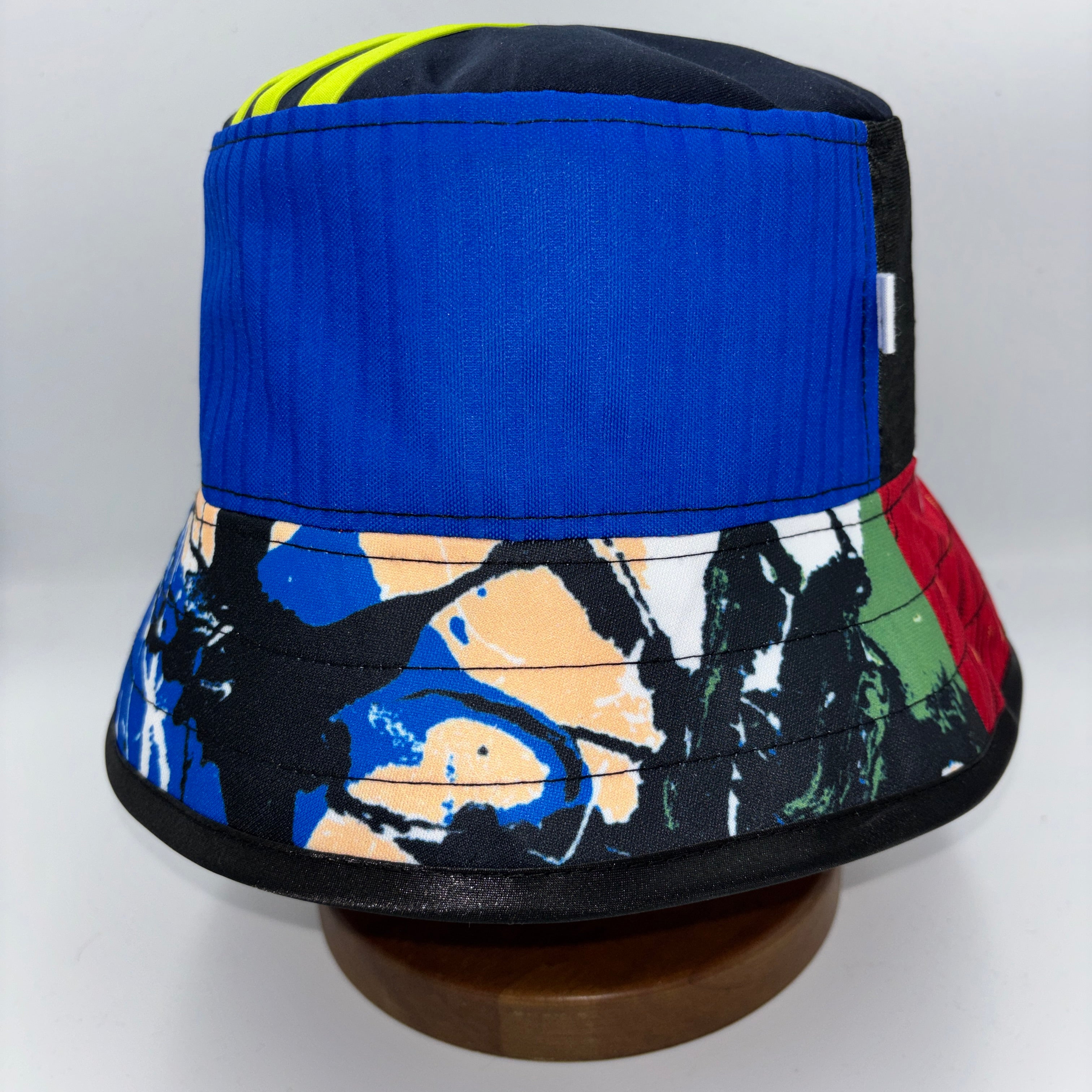 Manchester United bucket hat (adult 62-63 cm) - handmade from replica kits