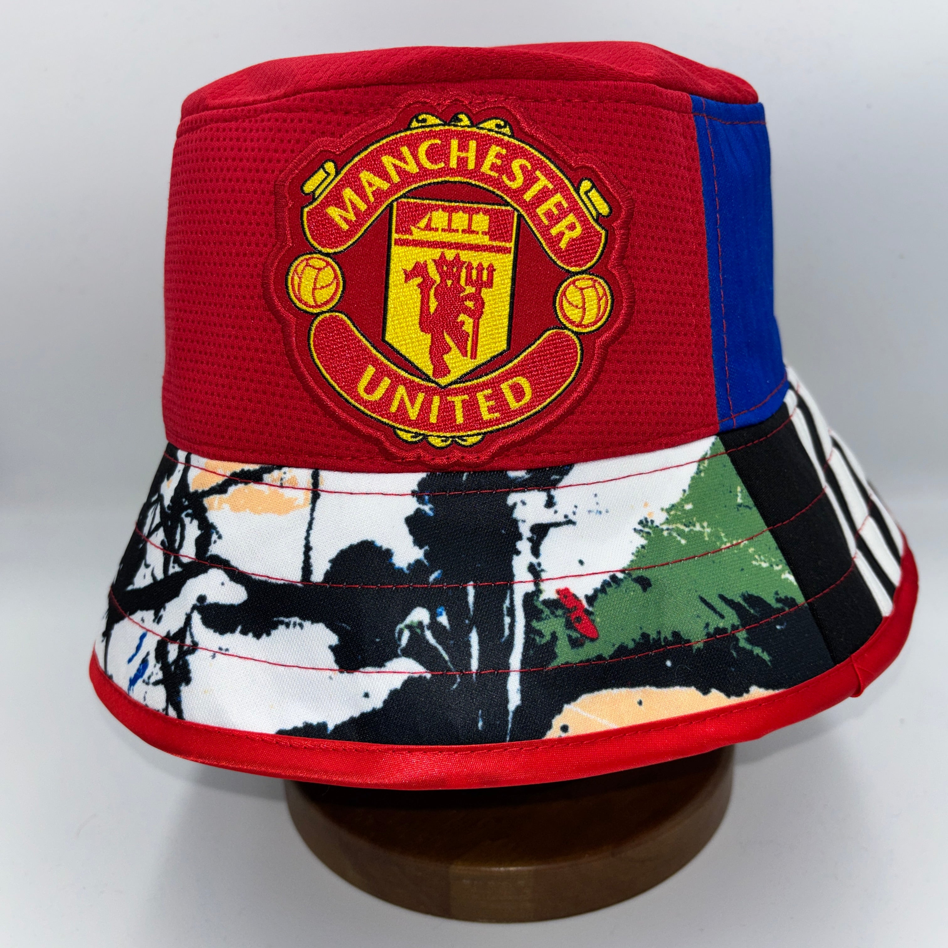 Manchester United bucket hat (adult 62-63 cm) - handmade from replica kits