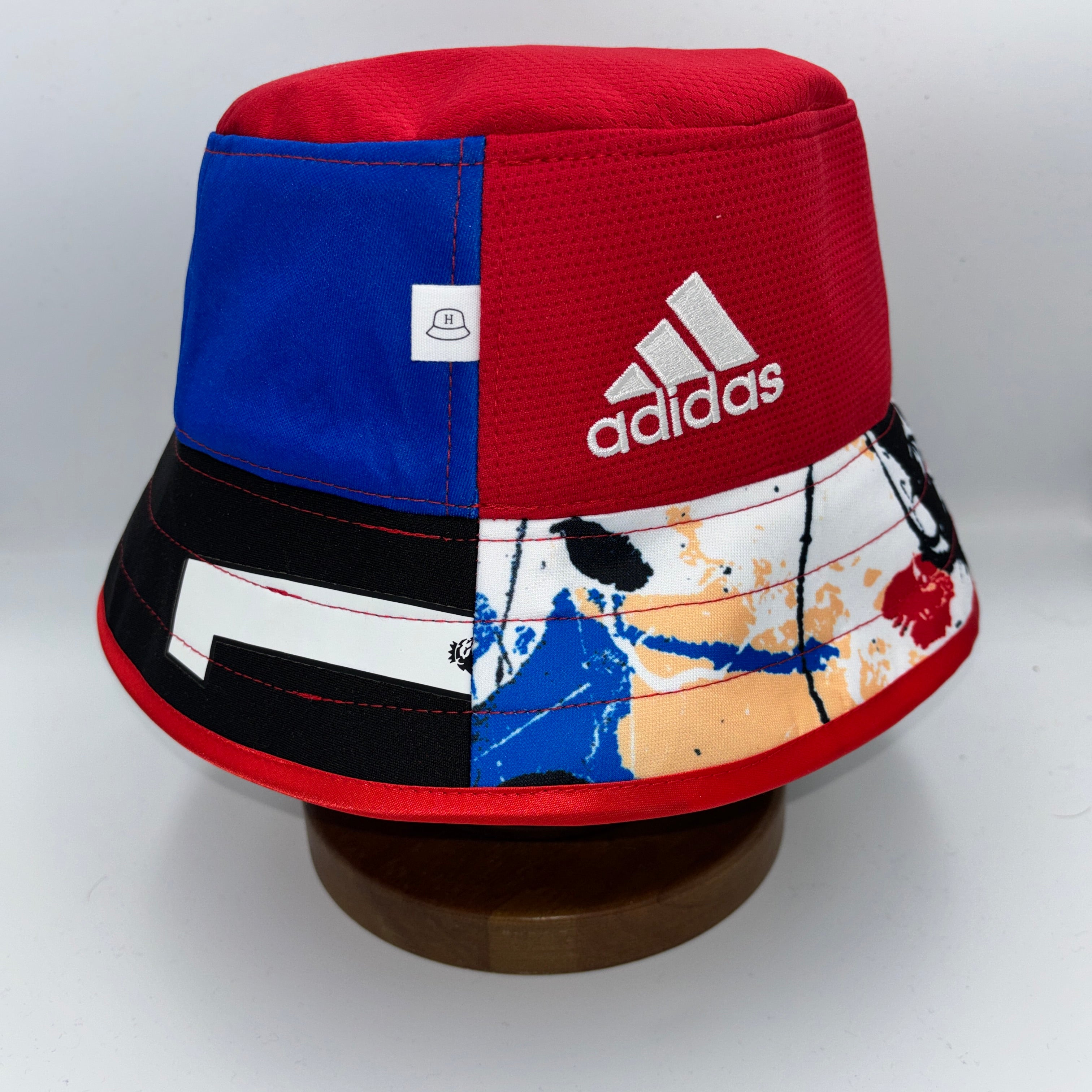 Manchester United bucket hat (adult 62-63 cm) - handmade from replica kits