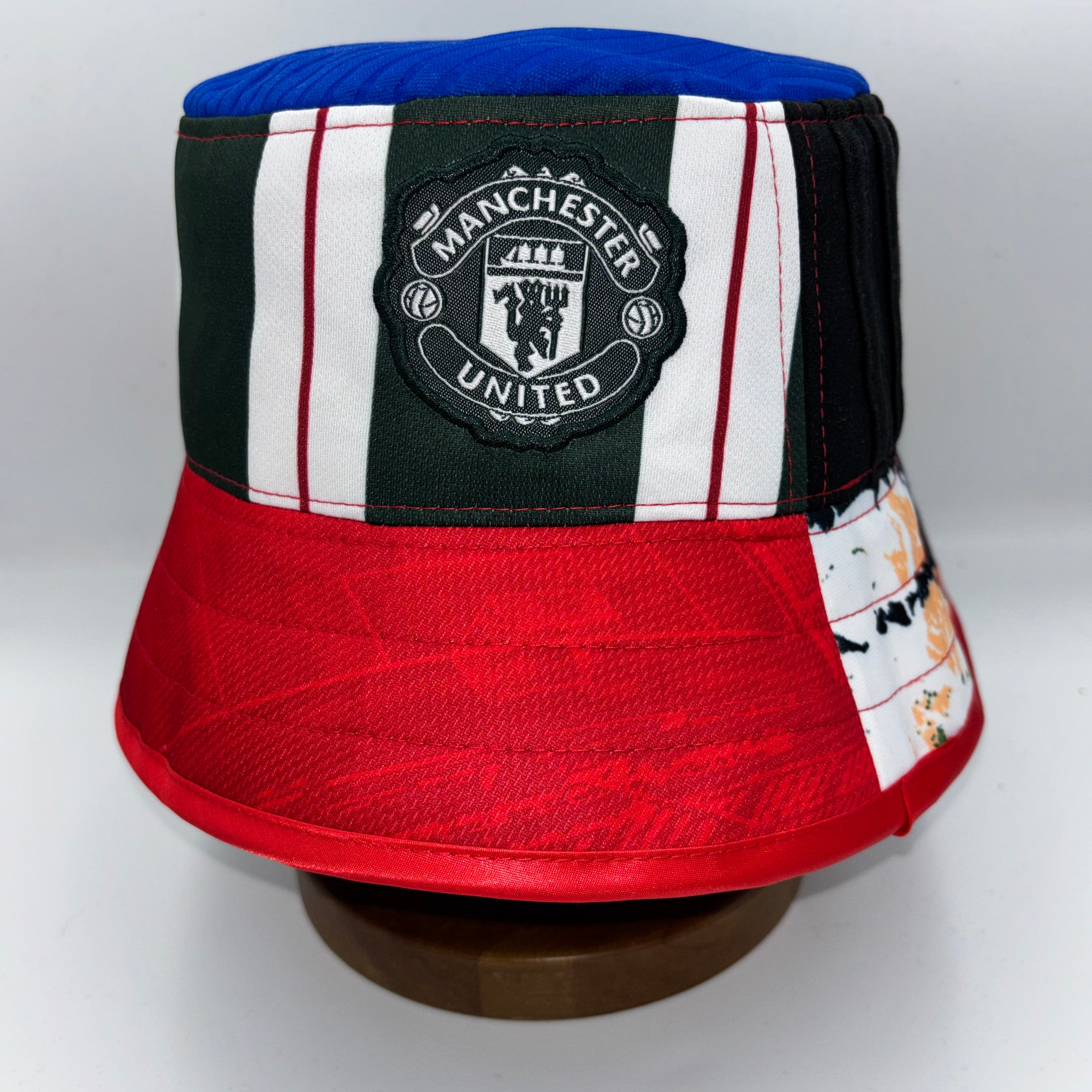 Manchester United bucket hat (adult 62-63 cm) - handmade from replica kits