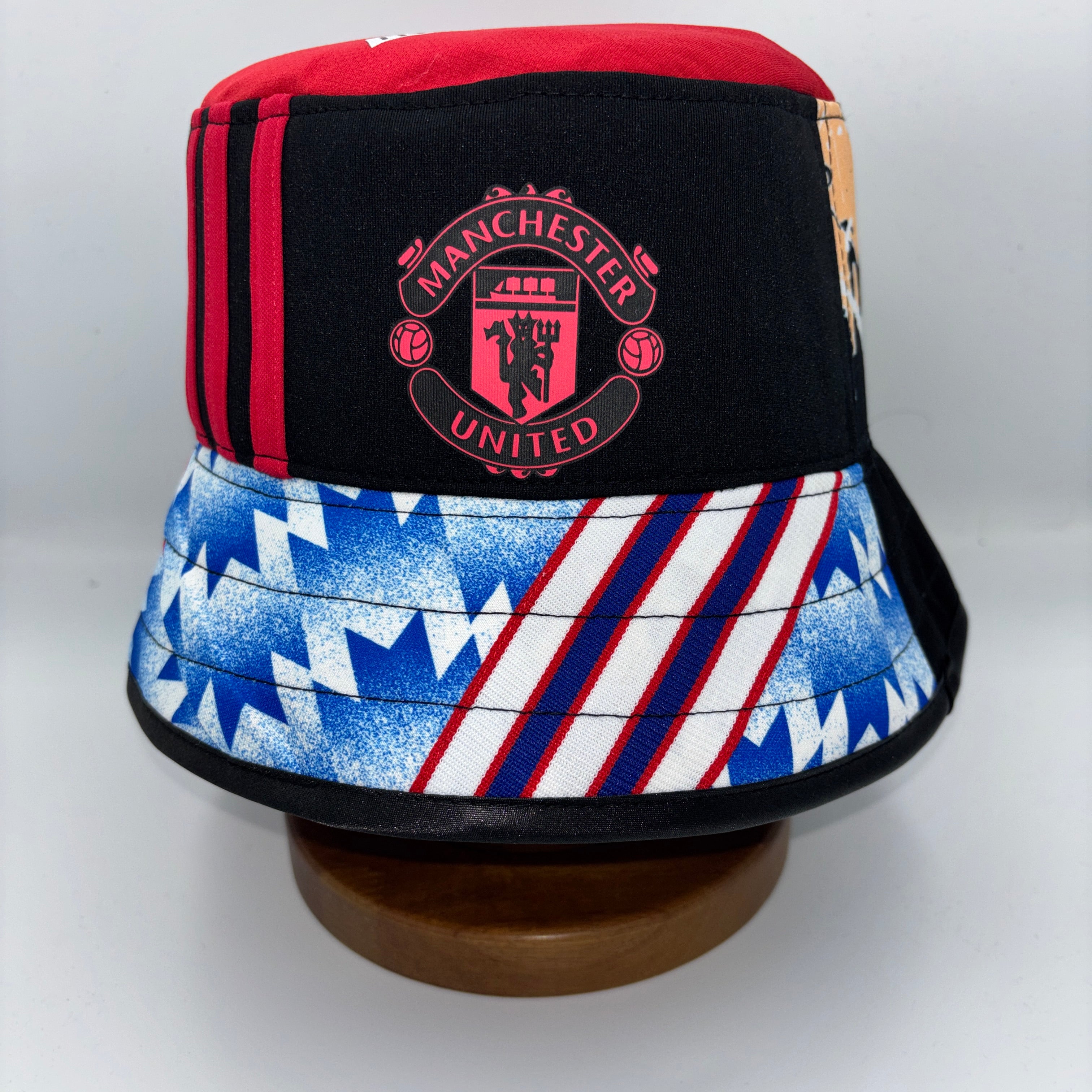 Manchester United bucket hat (adult 62-63 cm) - handmade from replica kits