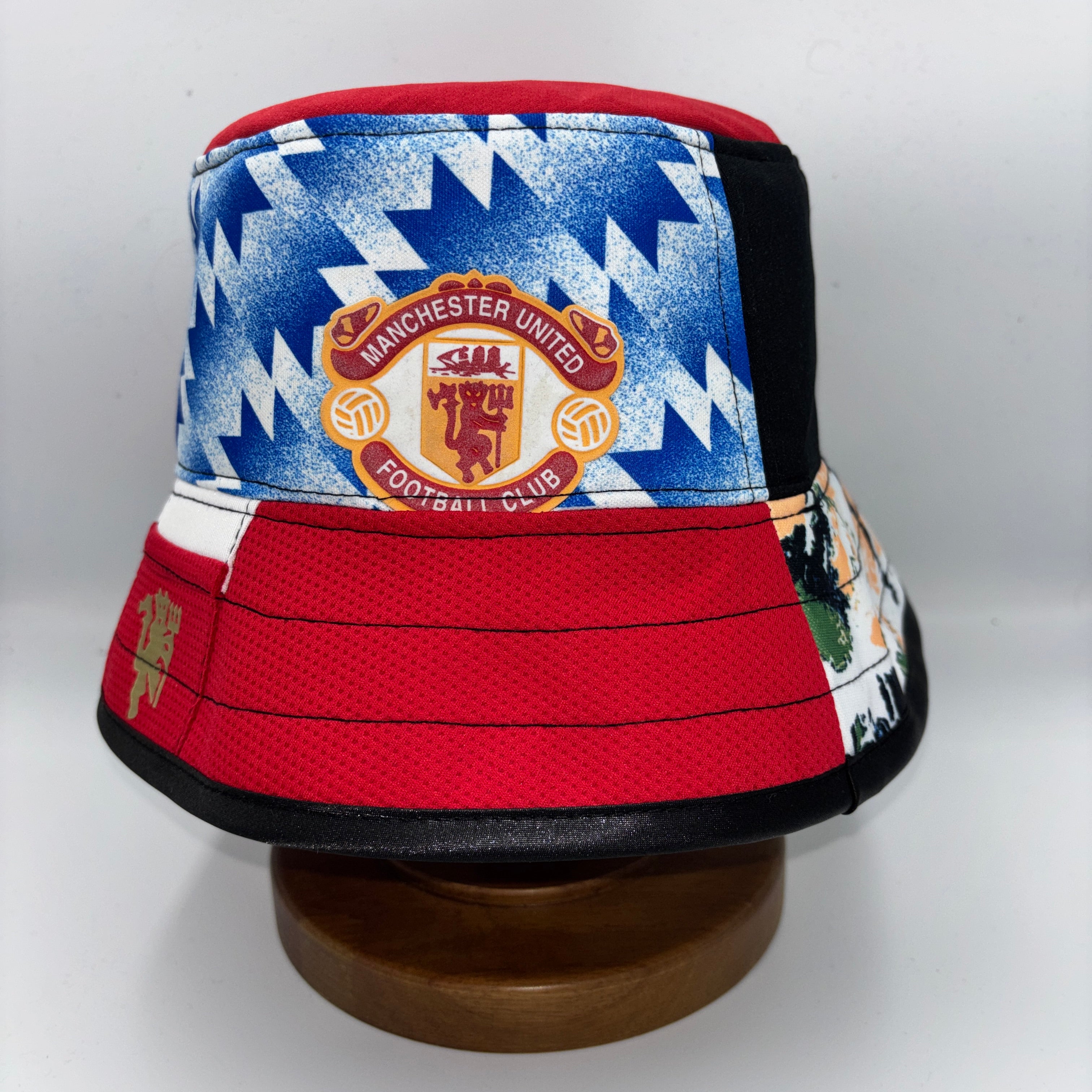 Manchester United bucket hat (adult 62-63 cm) - handmade from replica kits