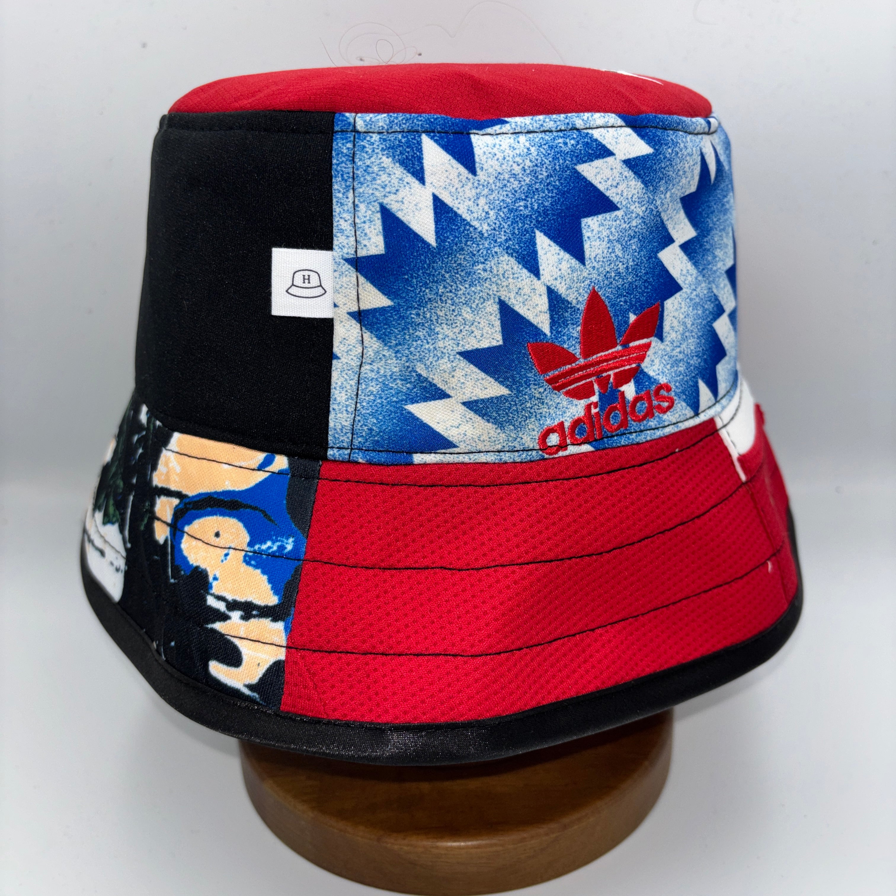 Manchester United bucket hat (adult 62-63 cm) - handmade from replica kits