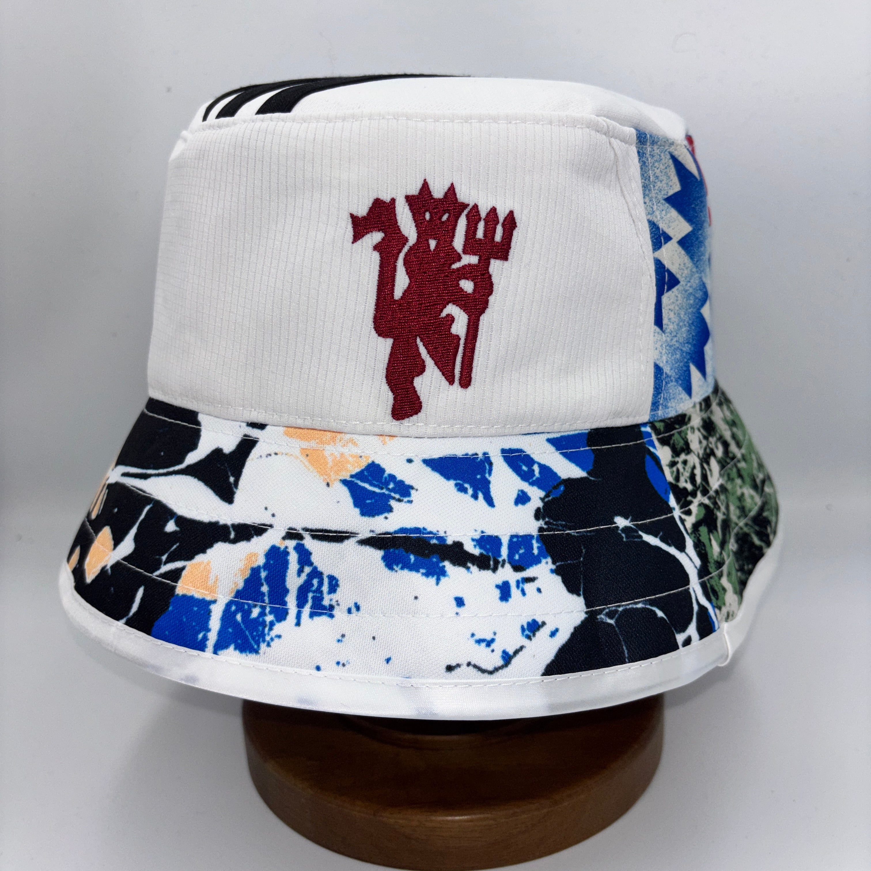 Manchester United bucket hat (adult 62-63 cm) - handmade from replica kits