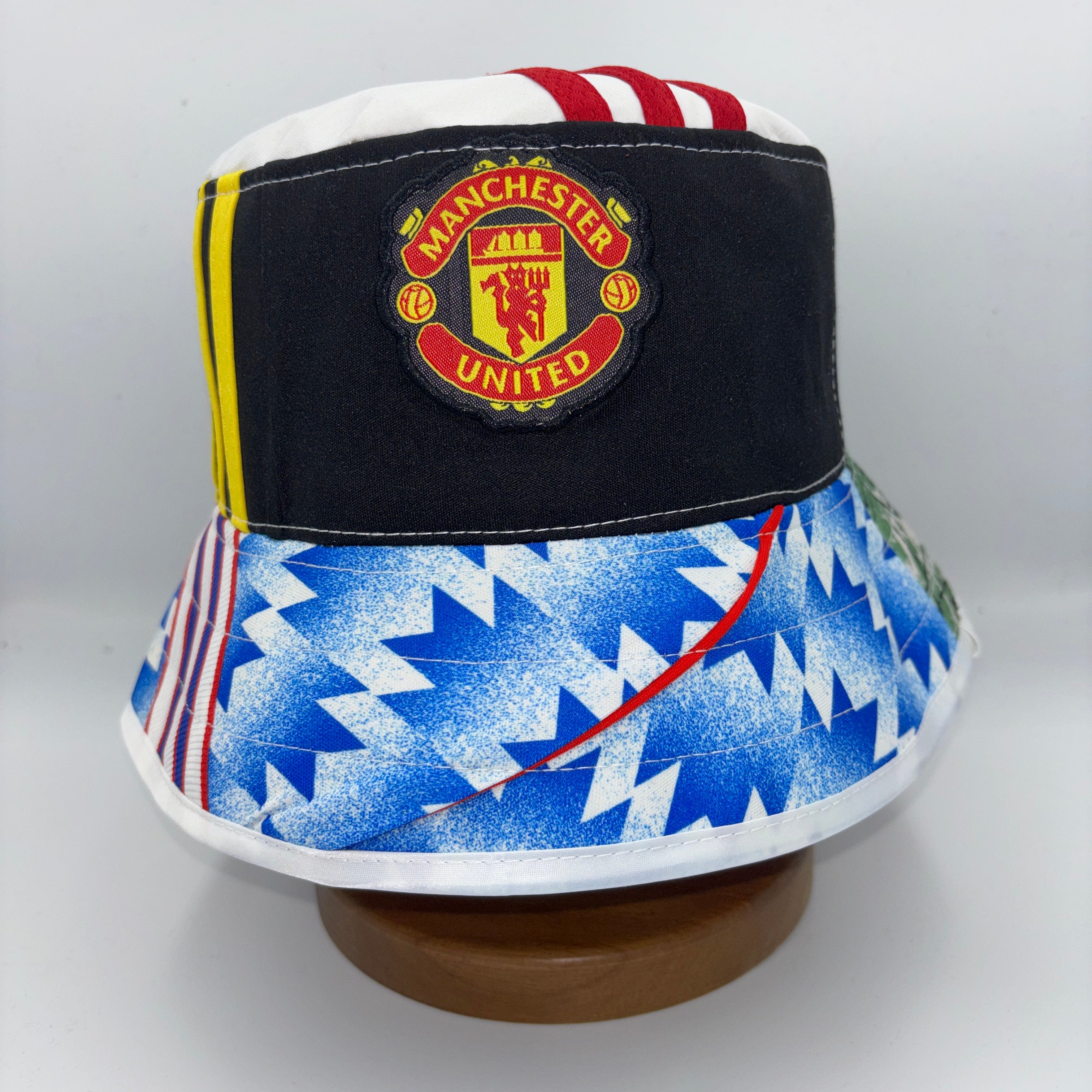 Manchester United bucket hat (adult 62-63 cm) - handmade from replica kits