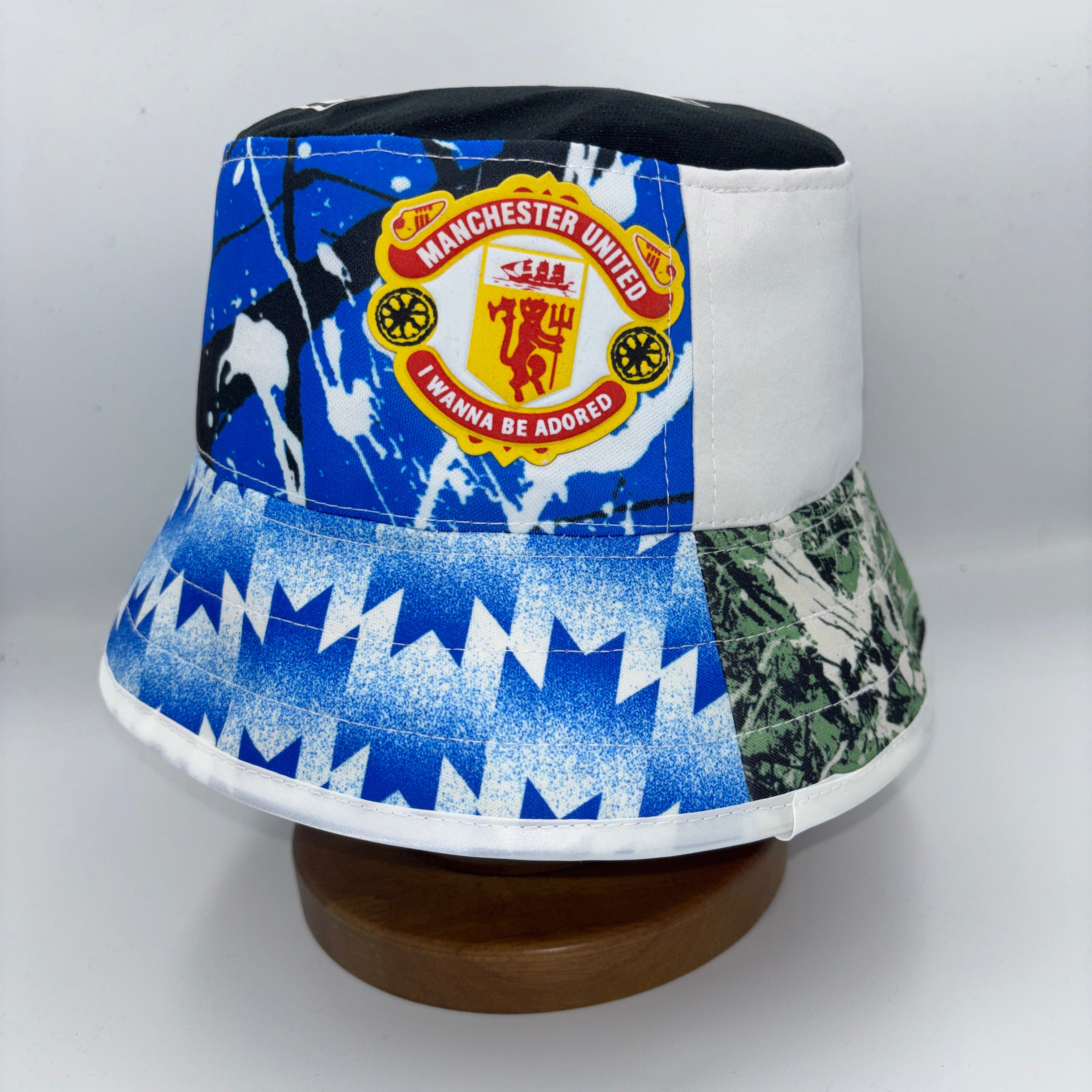 Manchester United bucket hat (adult 62-63 cm) - handmade from replica kits