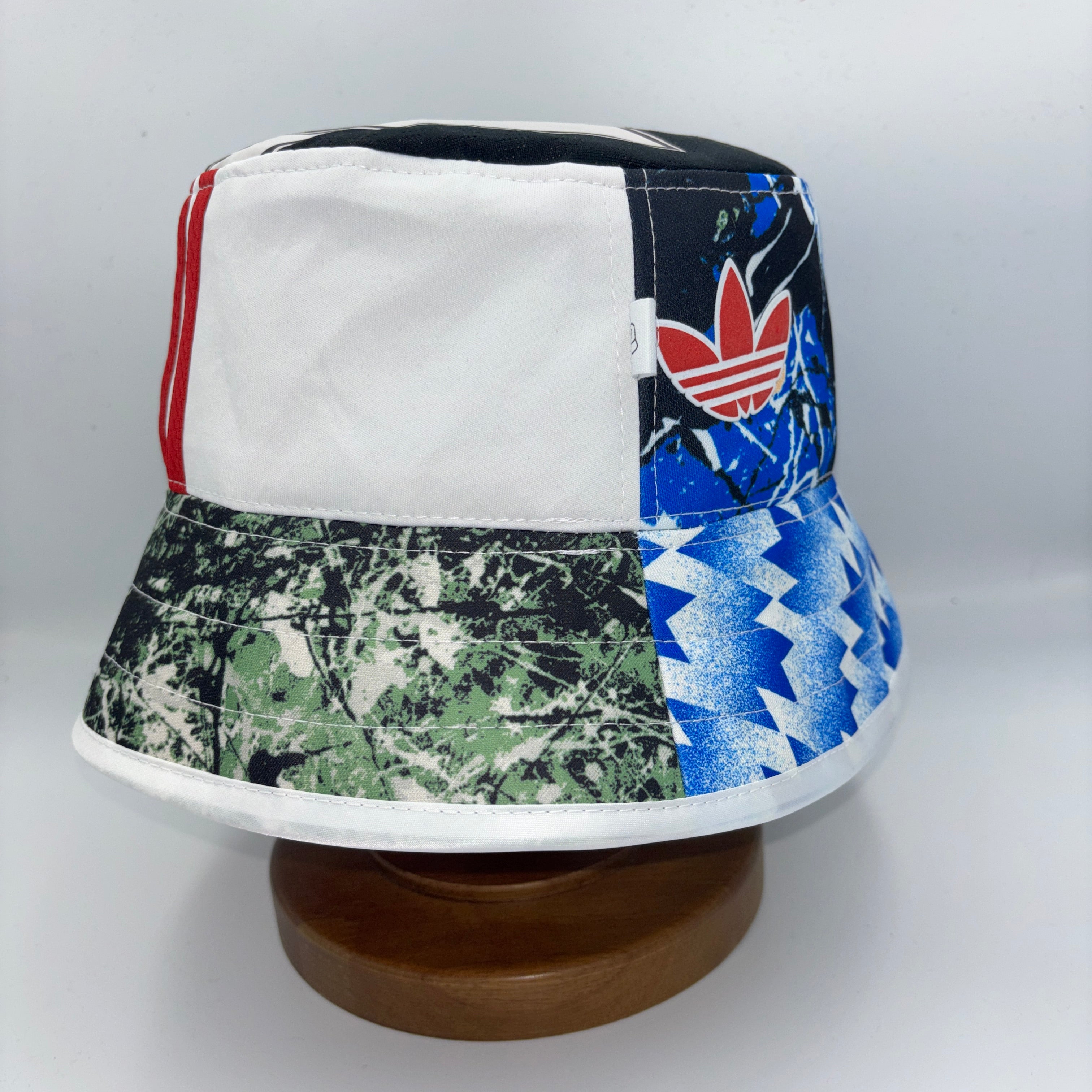 Manchester United bucket hat (adult 62-63 cm) - handmade from replica kits